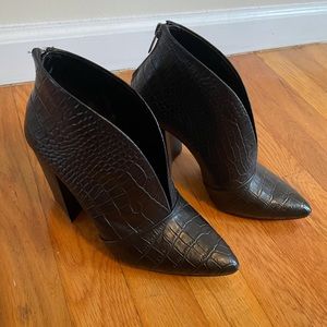 Vince Camuto- size 8m more like 8 1/2 wore once